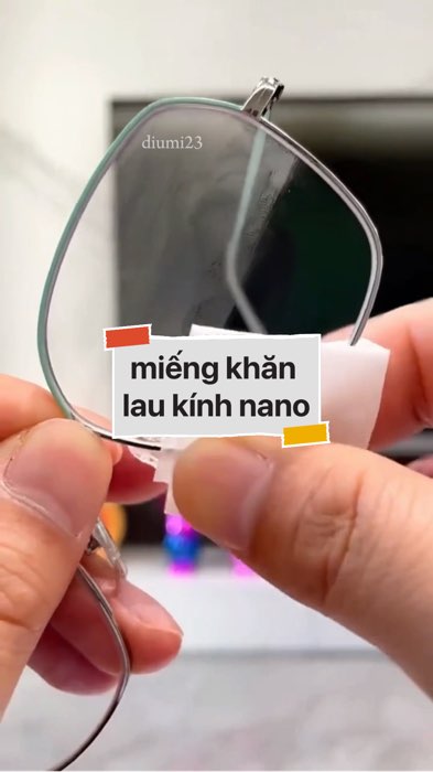 ￼Hộp 100 miếng khăn lau kính nano #VideohangDoiSong#ShopeeVideo#ShopeeCreator #LuotVuiMuaLien#KOLUyTin#Videomuasam #SandealcungKOL #diumi361