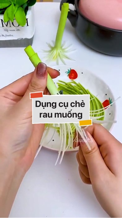 ￼Dụng cụ chẻ rau muống #VideohangDoiSong#ShopeeVideo#ShopeeCreator #LuotVuiMuaLien#KOLUyTin#Videomuasam #SandealcungKOL #diumi471