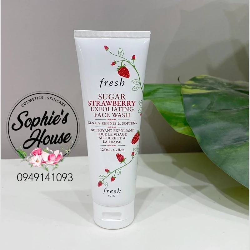 Sữa rửa mặt tẩy da chết Fresh Sugar Strawberry Exfoliating Face Wash