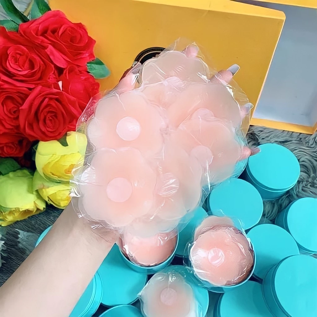 ( HỘP THIẾT MÀU XANH ) Miếng Dán Ngực - Miếng Dán Ti Hộp 8 Miếng Dán Silicon Siêu Dính Sử Dụng Nhiều Lần
