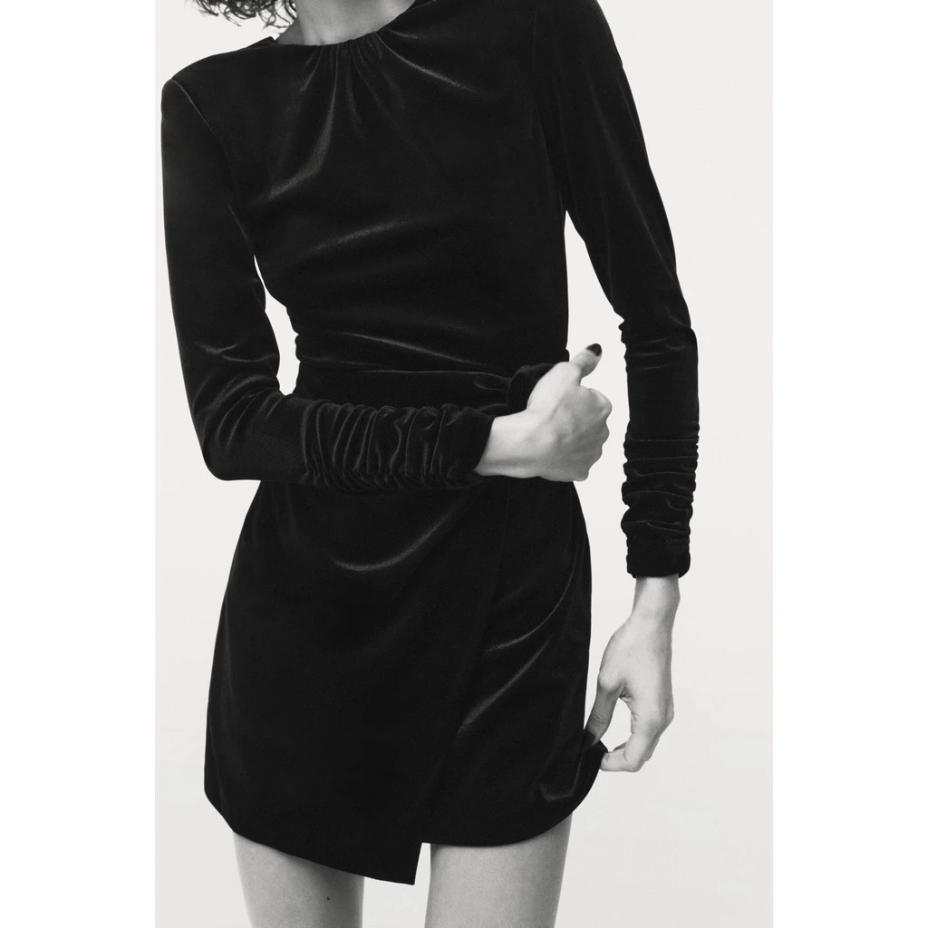 ZARA Đức - Đầm nhung cổ tròn tay dài hoa hồng xếp nếp cổ tay hở lưng màu đen sale auth new tag có sẵn 9225/864