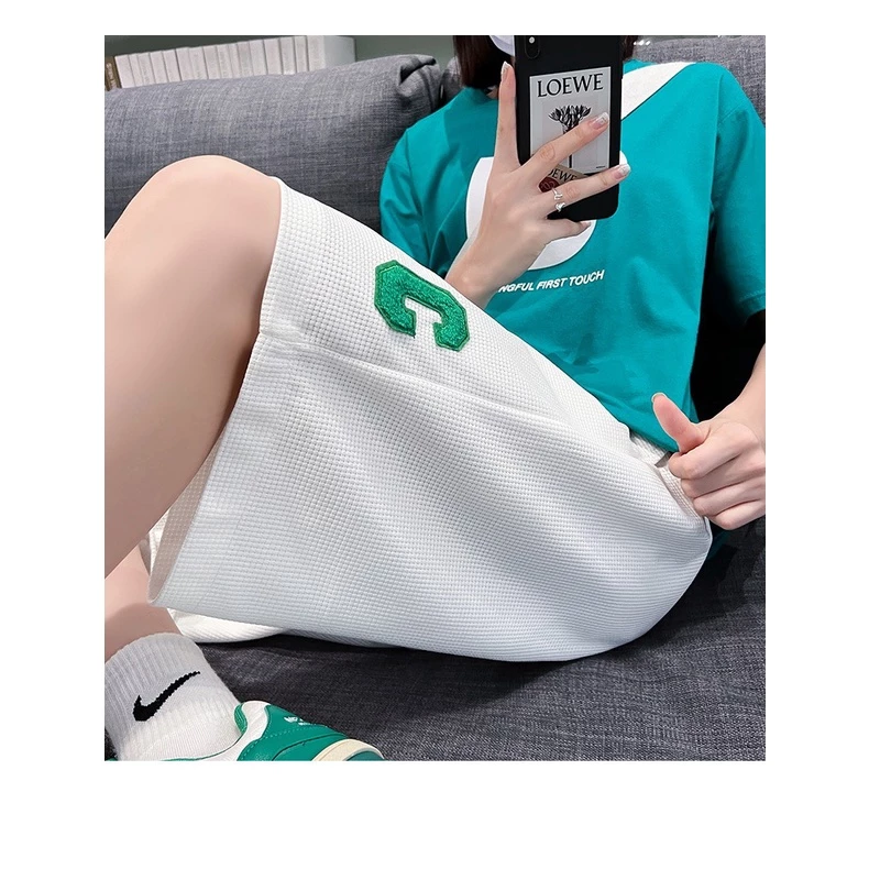Quần Short  nam nữ ống rộng - APT Unisex - Quần đùi unisex, dáng rộng phong cách thể thao, thêu chữ c chất liệu tổ ong