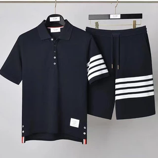 THOM BROWNE Mới Set Áo Thun Ngắn Tay Cổ Bẻ Và Quần short Thời Trang Mùa Hè Cho Cặp Đôi