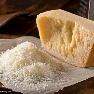 Phô mai Parmesan nhập khẩu cứng ăn liền Parmigiano-Reggiano 250g