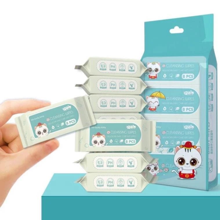 Giấy ướt 1 gói gồm có 8 gói khăn giấy ướt mini tiện dụng đi chơi đi làm bỏ túi - Khăn giấy đa năng