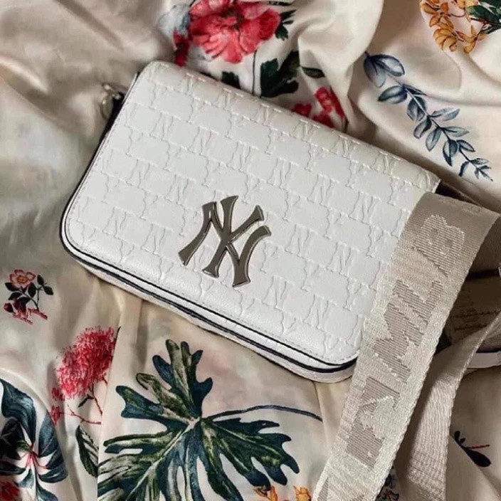 Túi xách nữ MLB NY Hàn Quốc Hot Hit, Túi đeo chéo nữ thời trang trắng đen FERADO