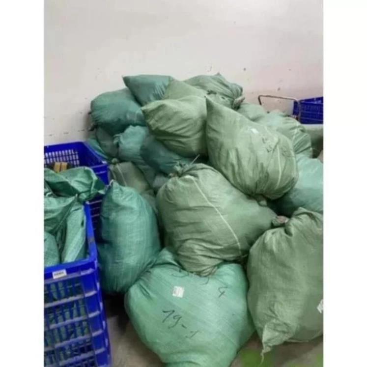 Kiện hàng bom thời trang hot trend cao cấp  nam nữ trị giá cao ( quần áo mũ túi xách mĩ phẩm phụ kiêm nam nữ hó trend)