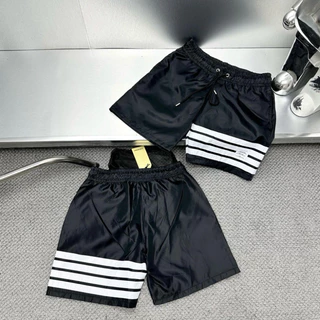 Quần Short Gió Nam Thom Browne Đen _ In 4 Sọc Trắng Thêu Logo Chữ Cạp Chun Dây Thắt Lót Lưới Cao Cấp