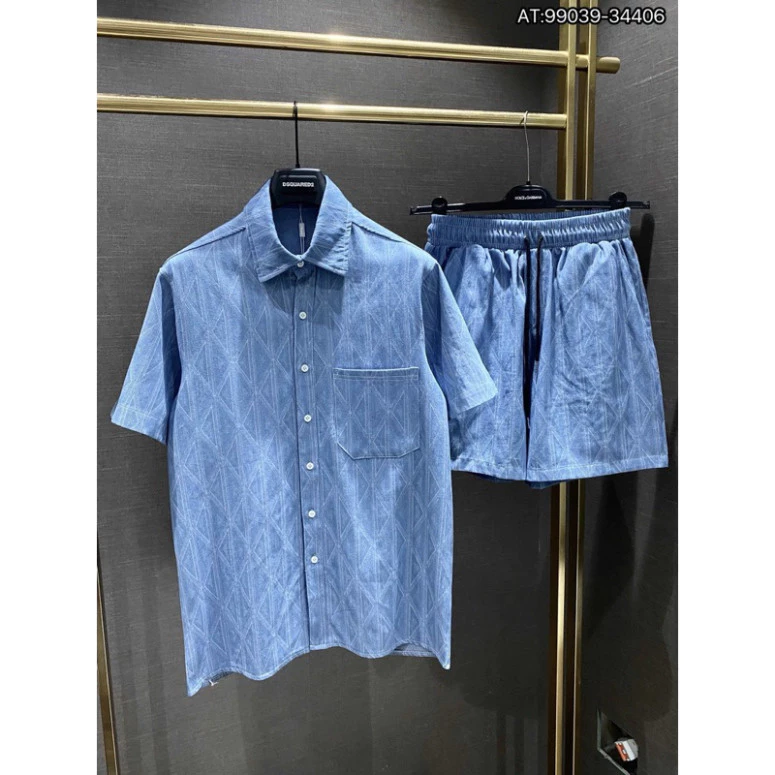 Bộ sơ mi denim cao cấp, dệt mịn thanh lịch cho phong cách thời trang tinh tế và sang trọng.