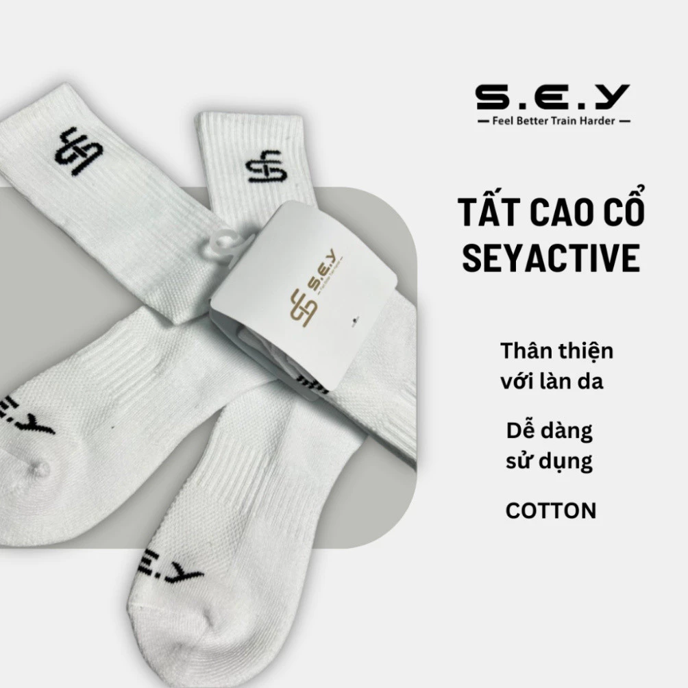 Tất nữ cổ cao làm từ 100% cotton, mang đến sự thoáng mát và cảm giác mềm mại dễ chịu.