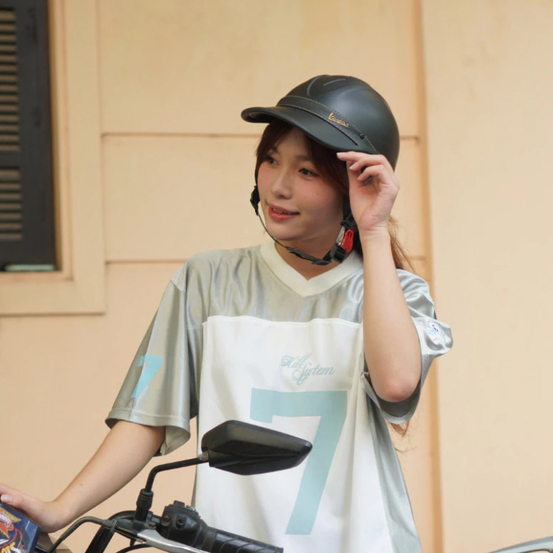 Mũ bảo hiểm Lưỡi Trai Đai Da Đen nhám cho nam nữ,nón bảo hiểm thời trang nửa đầu có khoét sau buộc tóc cho nữ