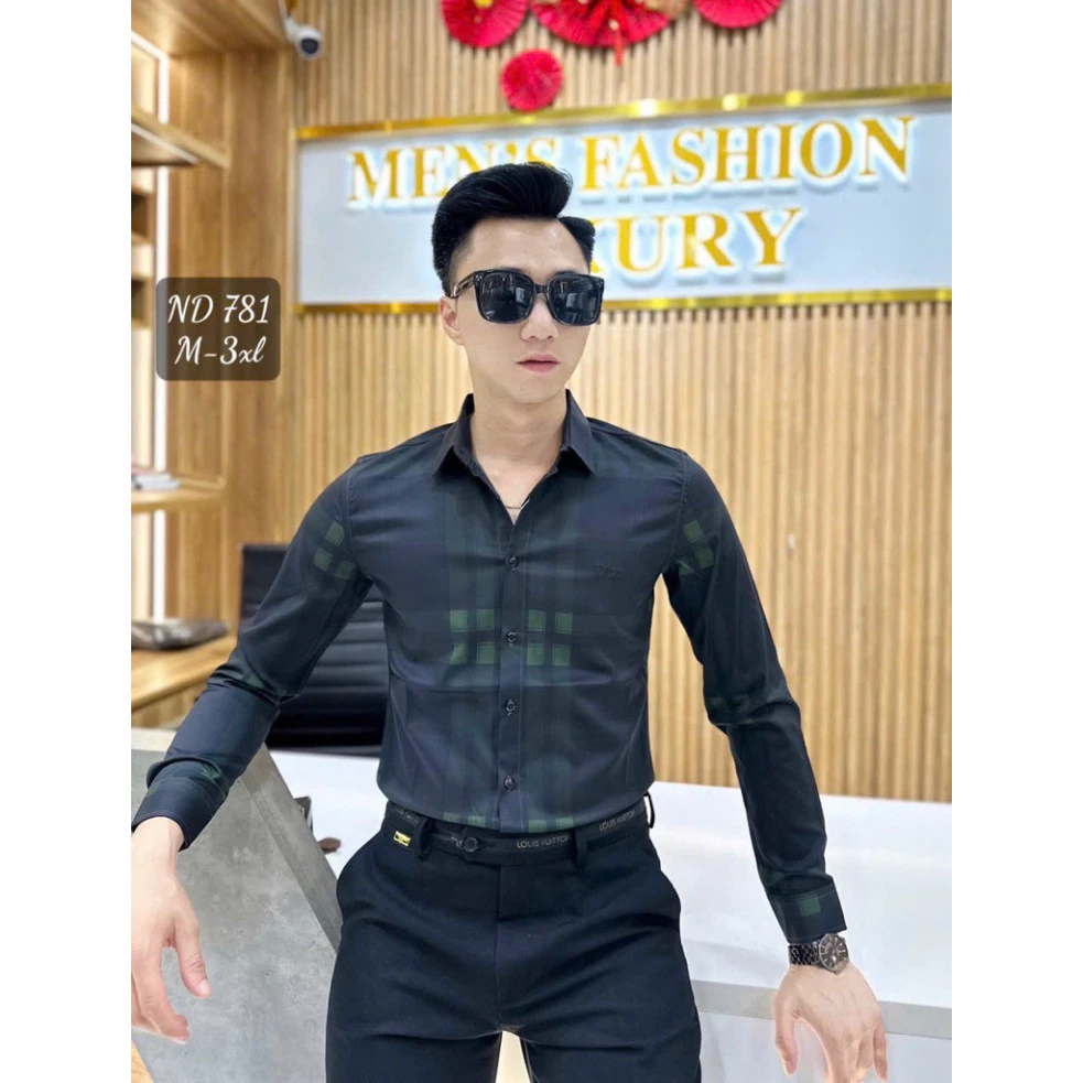 Áo Sơ Mi nam từ chất liệu kaki mềm mại, thiết kế tàu min và thêu họa tiết sắc nét, thời trang.