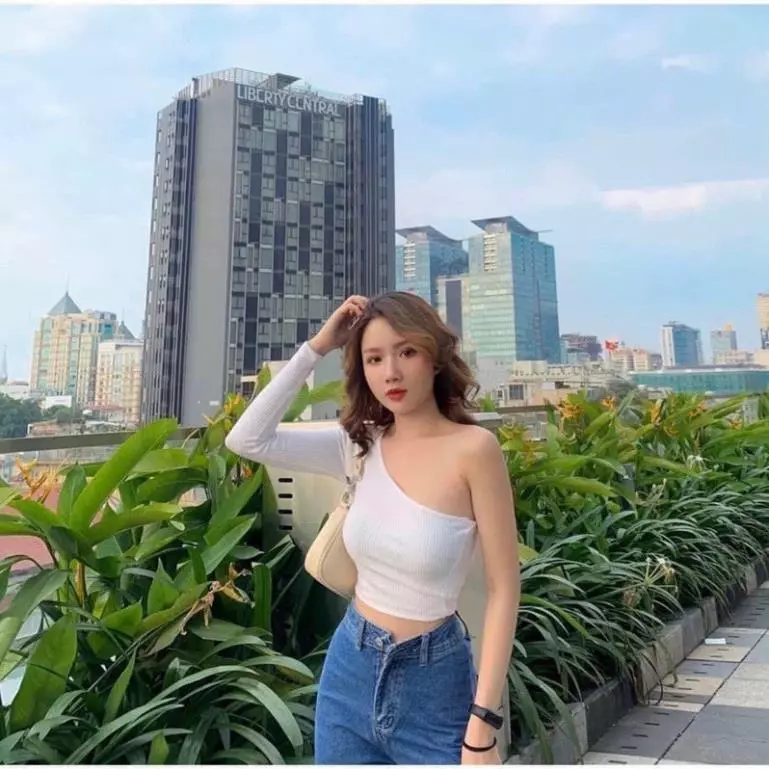 Áo kiểu một tay croptop trơn cực xinh , chất thun bozip dày dặn co giãn YBM