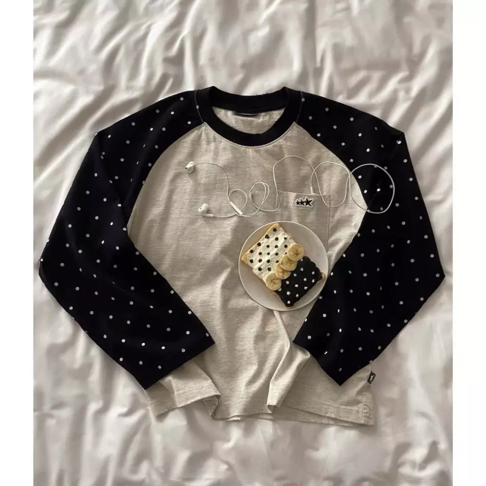 Áo Long Sleeve Raglan Nhà Lì Chấm Bi Form Boxy Màu Xám Phối Tay Đen Local