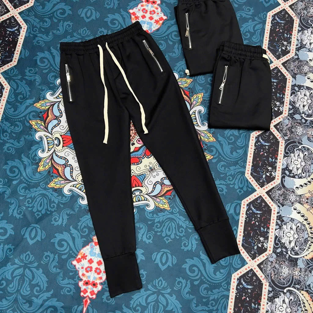 Quần Jogger Dài Nam Chất Nỉ Da Cá Trơn Phối Túi Khoá Zip D2 Cạp Chun Dây Rút Be Dài Ống Bó Basic Siêu Hot Hot Trend 2026