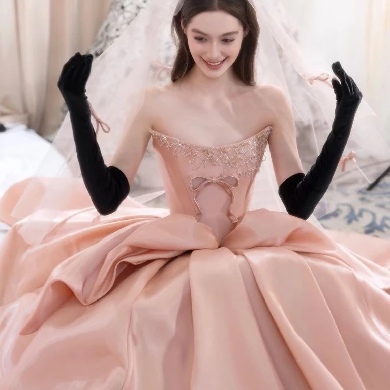 Đầm Dự Tiệc Dáng Xòe Satin Hồng Phấn Cúp Ngực Đính Nơ Kèm Khăn Voan Và Găng Tay Dài