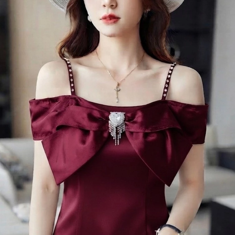 Áo dây trễ vai đính đá kèm tag cài sang chảnh, chất cotton ríp mềm đẹ, co giãn 40-63kg mặc đẹp ( tuỳ mẫ)