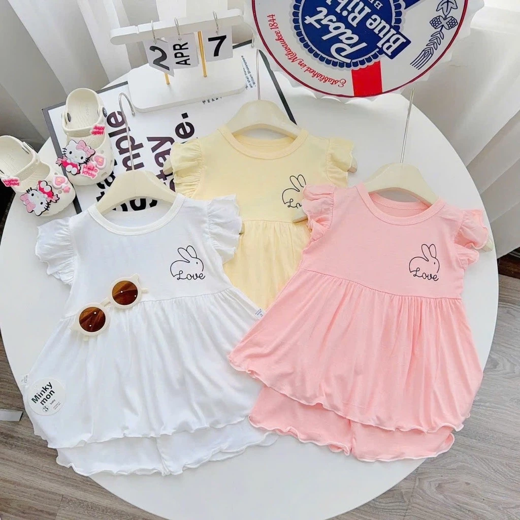 Bộ Thun Lạnh Babydoll Love Bé Gái – Tay Cánh Tiên Phối Quần Đùi 6–16kg