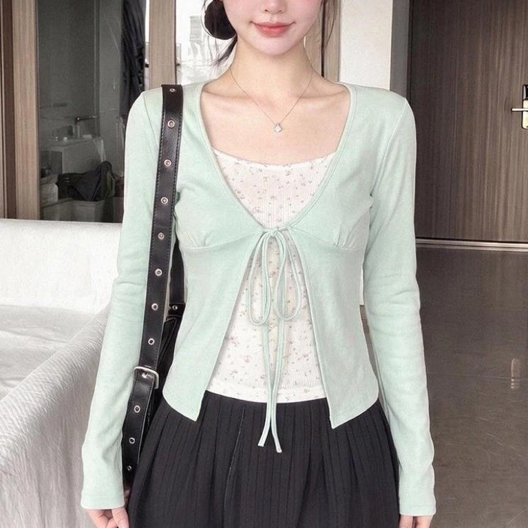 Áo Thun Nữ Tay Dài Họa Tiết Hoa Xanh Nhạt Giả 2 Lớp Dáng Croptop Ôm Body Thời Trang Thu Đông