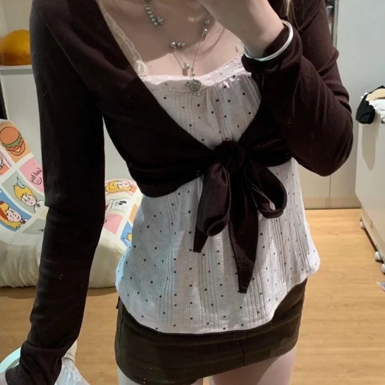 Set Áo Nữ 2 Mảnh Áo Hai Dây Chấm Bi Phối Cardigan Ren Dáng Ngắn Phong Cách Hàn Quốc Thời Trang