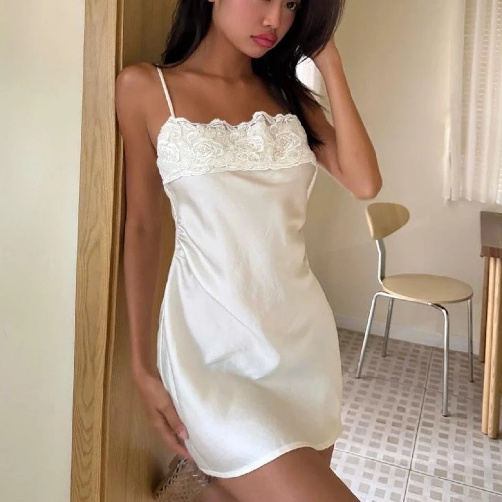 MOLLYE - XORA DRESS| Đầm Ngắn Hai Dây Phối Ren Vải Lụa Satin, Váy Ngủ Lụa Satin Màu Trắng