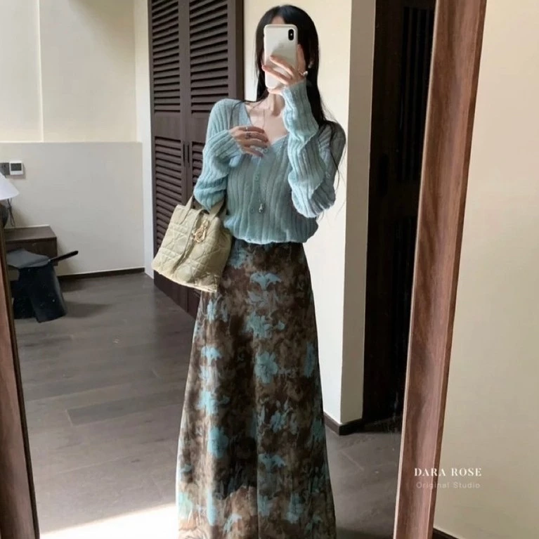 V97-[SANSAN]-Chân Váy Midi Dáng A Dài Hoạ Tiết Hoa Nhí Vintage-Dễ Mặc, Dễ Phối-Hottrend-Đi Học, Đi Làm, Đi Chơi
