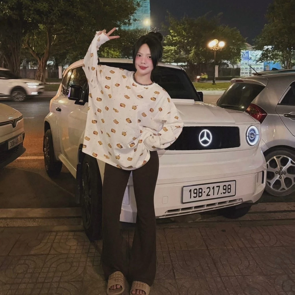 Áo thun Kitty phối viền cổ nâu KAB - Hàng QC (kèm ảnh thật fb khách e)