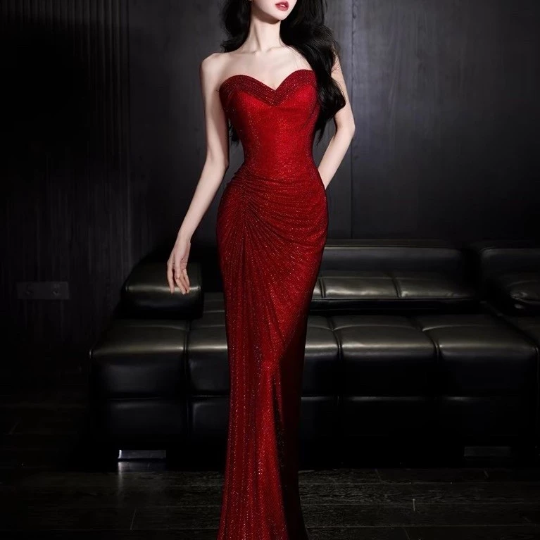 Đầm Dạ Hội Đỏ Đính Kim Sa Dáng Ôm Cúp Ngực Trái Tim Dài Chạm Đất Sang Trọng Dự Tiệc