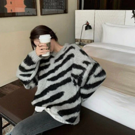 𝓝𝓪_𝓕𝓪𝓼𝓱𝓲𝓸𝓷𝓷 Áo Len  Nữ Dệt Kim Ngựa Vằn Dài Tay Cổ Tròn Unisex Nam Nữ, Áo Len Form Rộng 2026