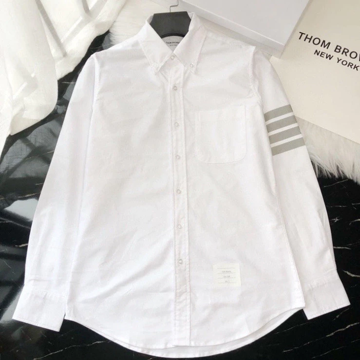 Áo sơ mi Form áo unisex nam nữ đều mặc được.viền tay bạc Chất sơ mi lụa, cưng lắm luôn í ạ,ln Hot trend 2025