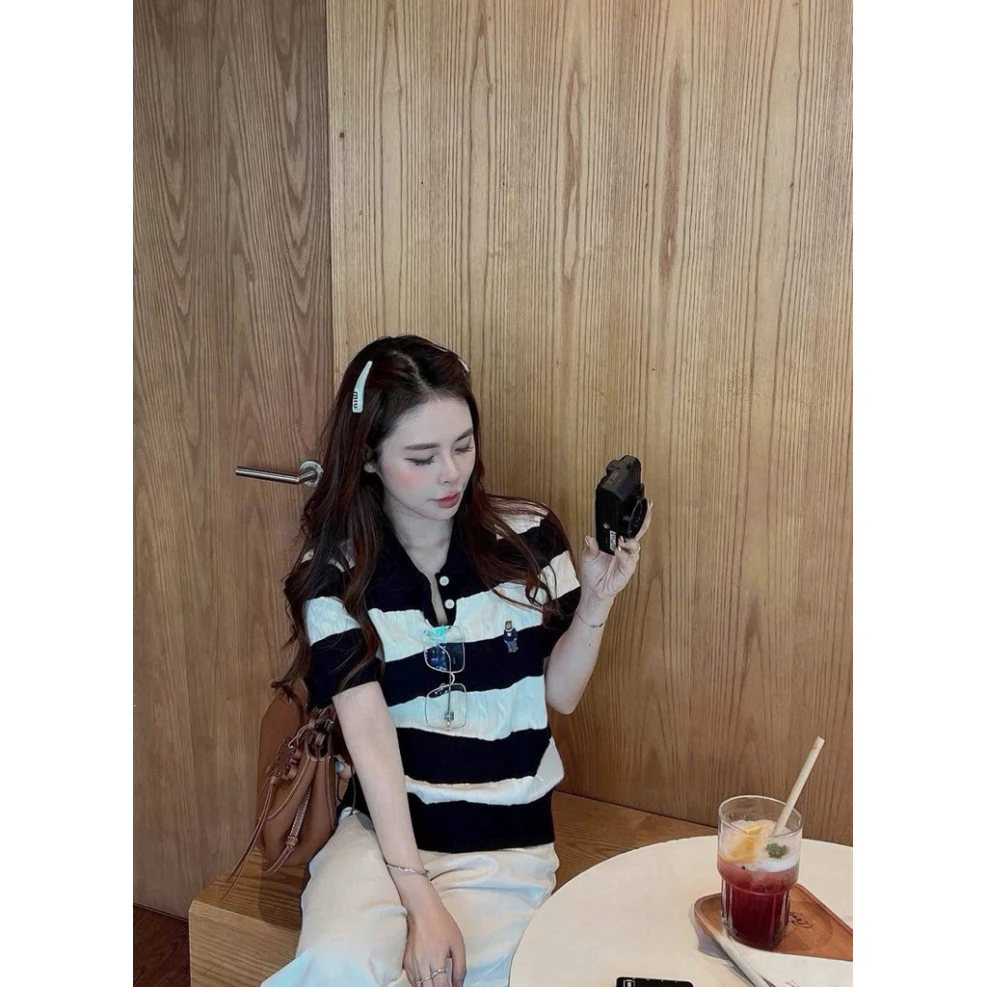 𝙐𝙣𝙞𝙨𝙚𝙭_𝘽𝙞𝙡𝙪𝙭//  Áo polo len kẻ ngang thêu gấu tay ngắn, co giãn nhẹ với chất liệu len mềm mại, dễ dàng phối đ