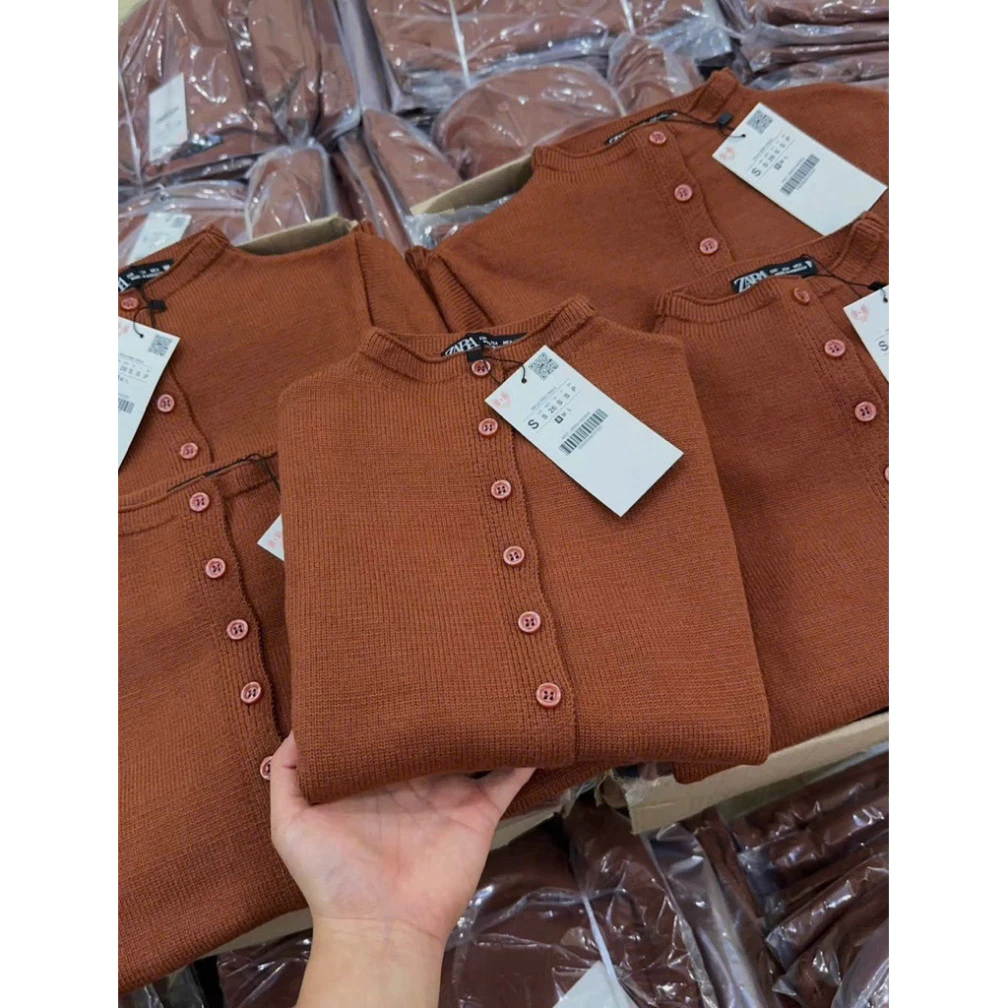𝙐𝙣𝙞𝙨𝙚𝙭_𝘽𝙞𝙡𝙪𝙭//  Áo cardigan len màu cam cổ trụ, tay hến, ôm dáng, chất liệu len dệt mịn phù hợp cho thu đông.