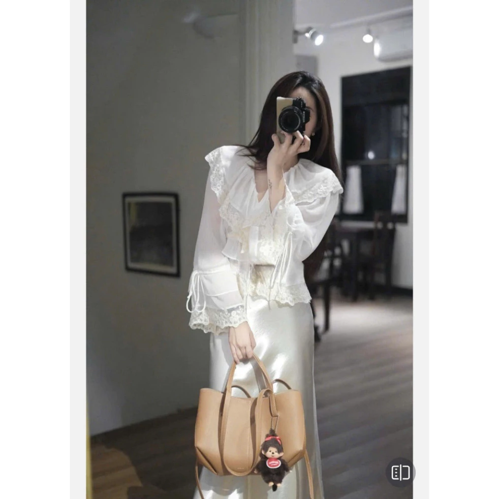 𝑴𝒐𝒏𝒔𝒕𝒂_𝒔𝒕𝒖𝒅𝒊𝒐//  Áo Sơ Mi Nữ Voan Ren Nhún Tầng Dáng Rộng Cổ V – Kiểu Dáng Tiểu Thư Hàn Quốc, Tay Dài Bo Ren