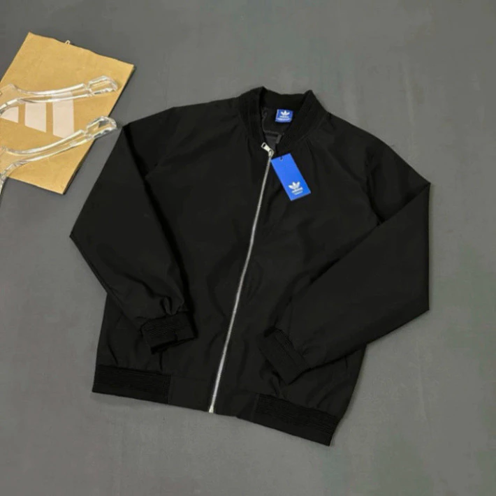 Áo khoác bomber gió unisex Das với khóa zip, phối logo 3 sọc Basketball cao su sau lưng, chất liệu 2 lớp. Boy Phố 2025