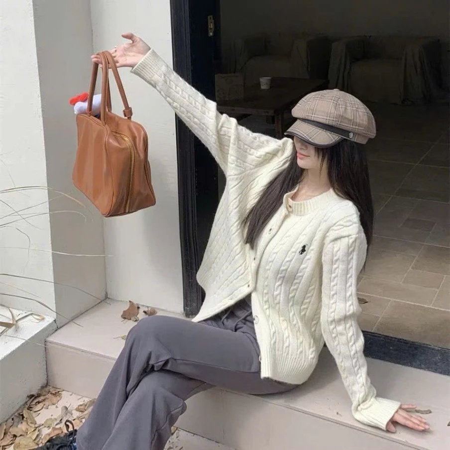 Áo Cardigan Len Dày Dặn Cổ Tròn, Áo Khoác Thời Trang Thêu Ngựa Cho Nữ Mềm Mịn, Màu Trơn Thu Đông Thảo Chi