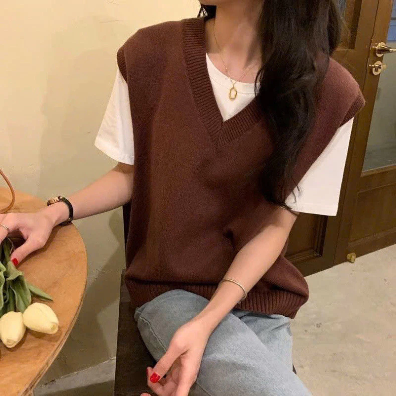 Áo Len Gile Cổ Tim Đơn Giản, Dáng Vừa Kiểu Không Tay Thoải Mái, Chất Liệu Len Mềm Mịn Dễ Phối Đồ.