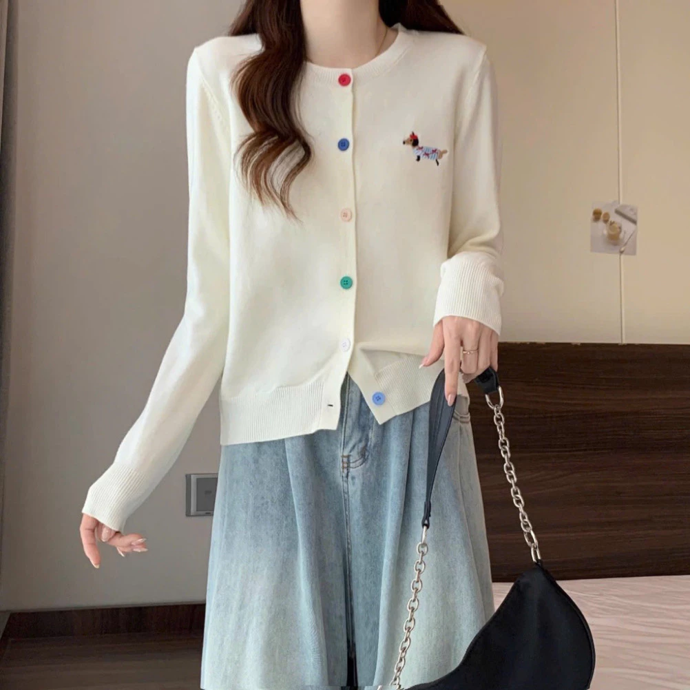 Áo Dài Tay Len Thiết Kế Đơn Giản Phong Cách Hàn Quốc, Cardigan Cổ Tròn Thêu Hình Chó Corgi, Phối Khuy Màu Thảo Chi.