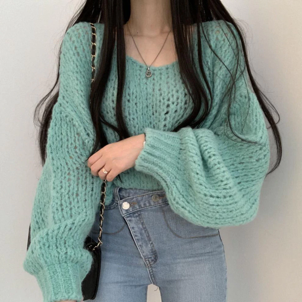 Áo len nhẹ dệt kim tay bồng kiểu dáng ngắn từ Hadu Shop dành cho mùa thu đông.