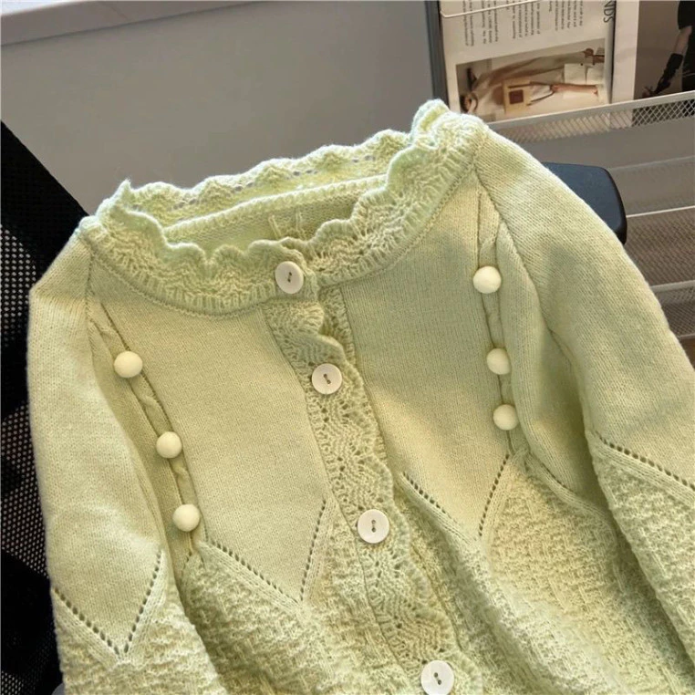 "Cardigan Len Nhẹ Nhàng Phong Cách Hàn Quốc - Đắm Chìm Trong Hương Vị Hồng Kông Ngọt Ngào"