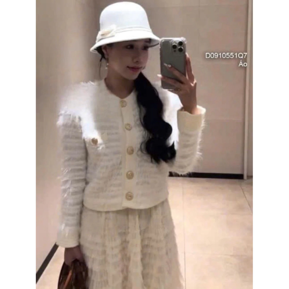 Áo len wool lông thỏ, cài nút lớn, cổ tròn tay dài trẻ trung từ VIENS STORE