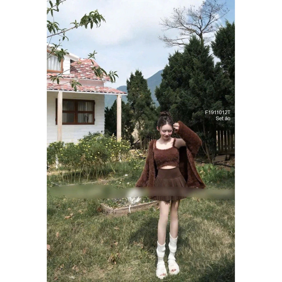 Bộ sưu tập áo len nữ: Cardigan lông thỏ dài cùng áo 2 dây croptop TMT HOUSE