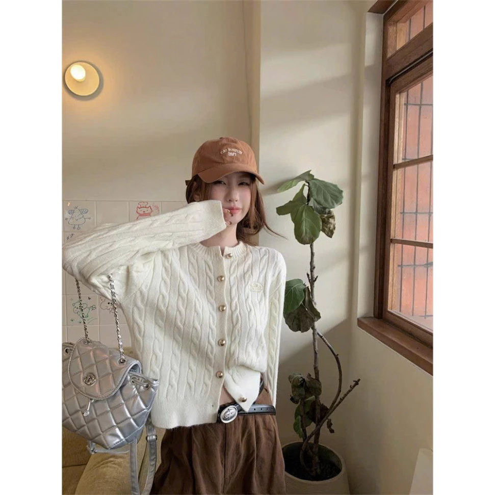 Áo Cardigan Len Thêu Chữ Nổi Cổ Tròn, Tay Dài - Style Thời Trang Nữ Dệt Kim Vặn Thừng Lông Thỏ