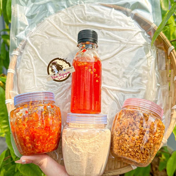 Combo tỏi ớt rim mật ong bánh tráng phơi sương , ớt rim 120gr, tỏi phi 100gr, muối nhuyễn 120gr, sốt tắc 100ml