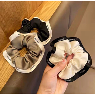 Scrunchies vải satin viền chữ CHANGE dây cột tóc nữ tính đáng yêu