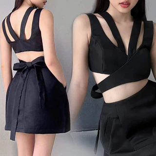 Áo croptop đen chéo ngực, thắt dây sau lưng