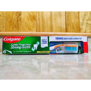 1 kem đánh răng Colgate ngừa sâu răng chắc khoẻ 225g/tuýp tặng bàn chải lông tơ