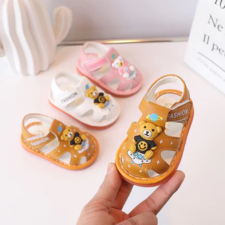 Sandal tập đi đính gấu đáng yêu có còi bipbip bé trai, bé gái - dép rọ tập đi bít mũi bào vệ chân siêu nhẹ cho bé 903