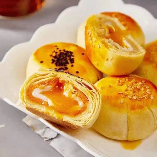 Bánh trứng chảy ngàn lớp 10 chiếc nhân trứng muối tan chảy - Thanh Trúc Foods