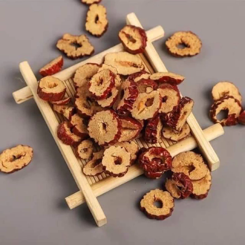 táo đỏ thái lát sấy khô hàng loại 1 thơm ngon gói 500gr