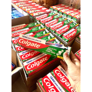 1 kem đánh răng Colgate ngừa sâu răng chắc khoẻ 225g/tuýp tặng bàn chải lông tơ